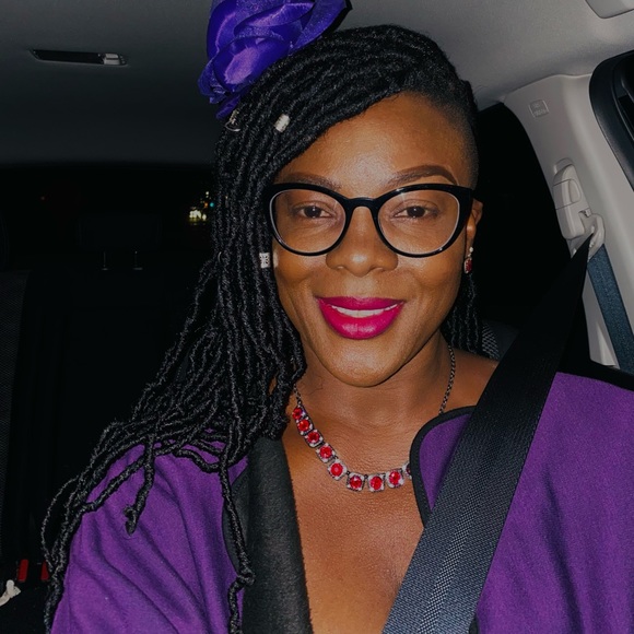 Meet your Posher, Chantal - Picture 2 of 2